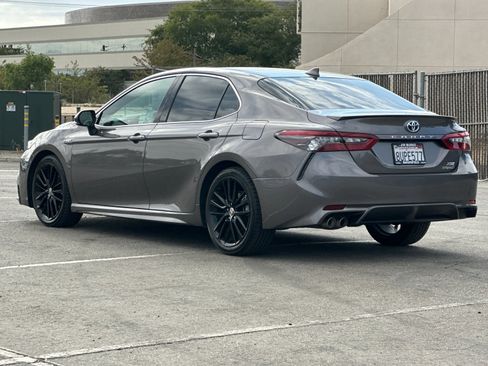 Used 2021 Toyota Camry XSE image 6