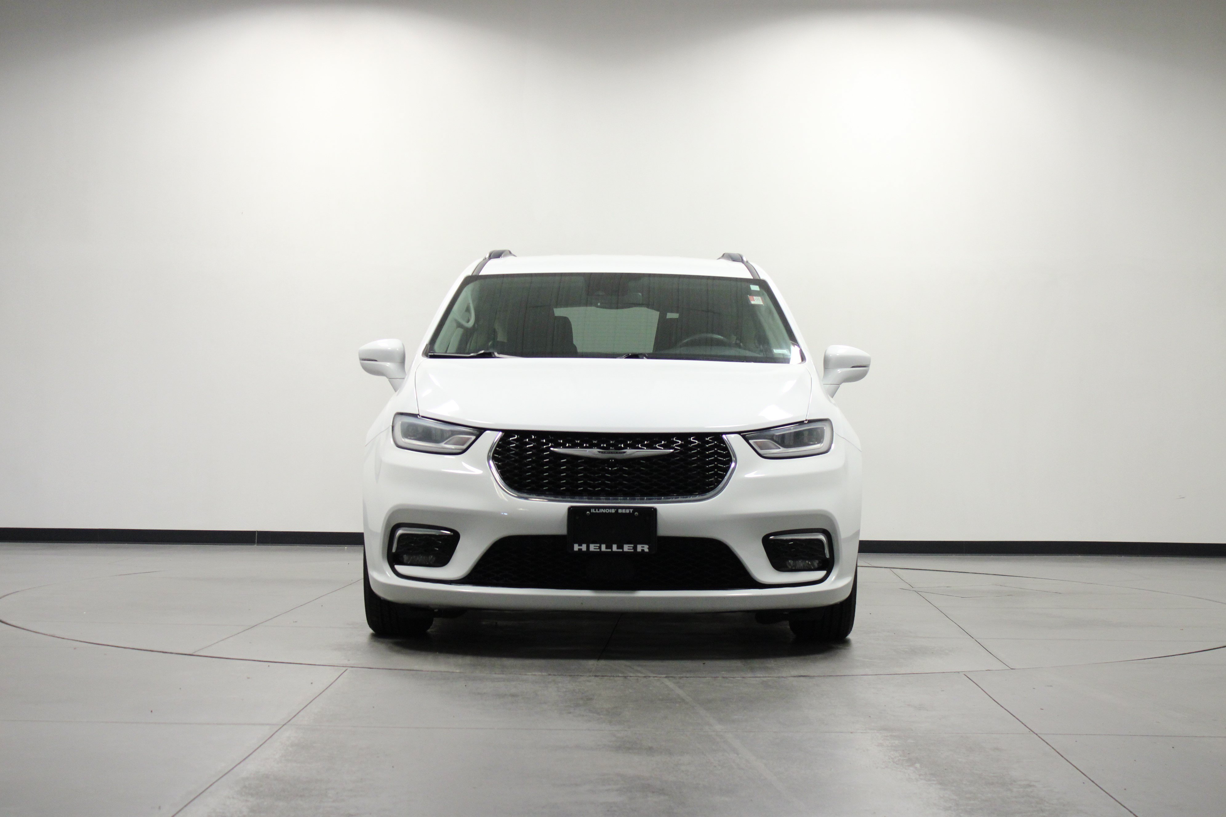 Used 2022 Chrysler Pacifica Touring-L FWD image 9