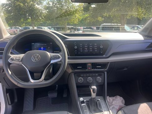 Used 2022 Volkswagen Taos SE FWD image 10