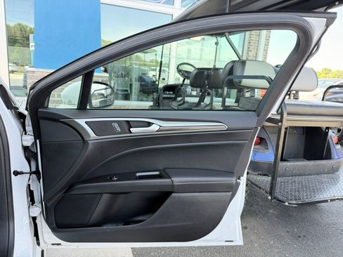 Used 2018 Ford Fusion SE w/ Equipment Group 602A FWD image 20