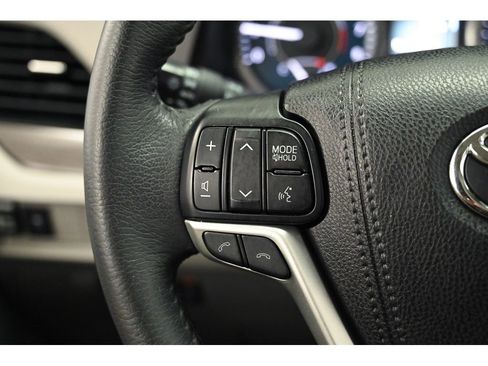 Used 2018 Toyota Sienna XLE image 37