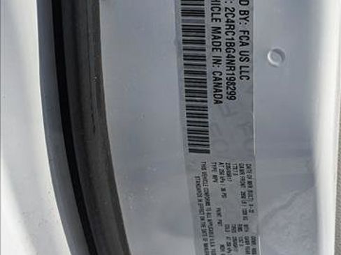 Used 2022 Chrysler Pacifica Touring-L image 18