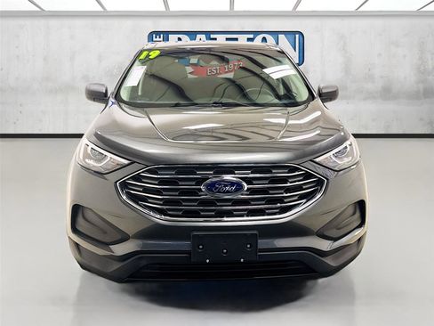 Used 2019 Ford Edge SE image 2