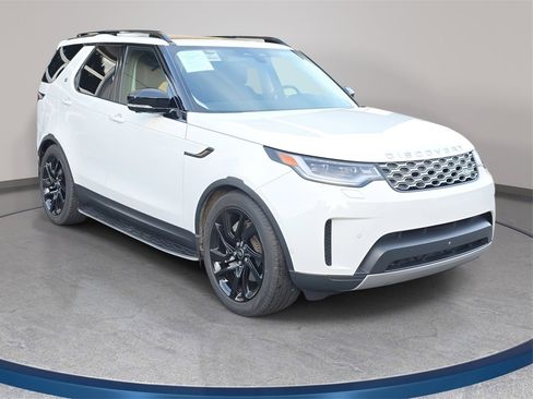 Used 2024 Land Rover Discovery S image 3
