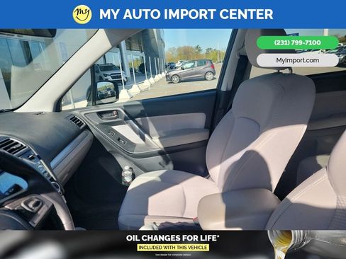 Used 2017 Subaru Forester 2.5i Premium w/ All-Weather Package AWD/4WD image 11