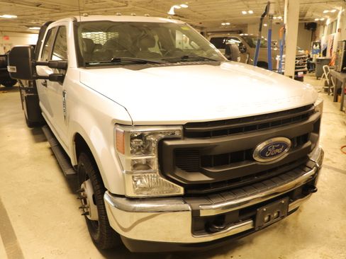 Used 2022 Ford F350 XL w/ Power Equipment Group image 2