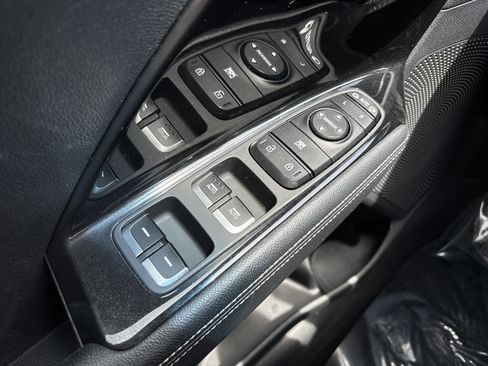 Used 2020 Kia Niro EX FWD image 30