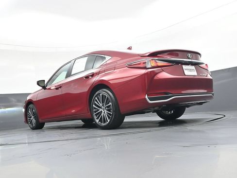 Used 2025 Lexus ES 300h w/ Premium Package FWD image 48