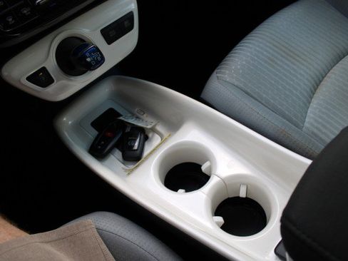 Used 2016 Toyota Prius Three image 19