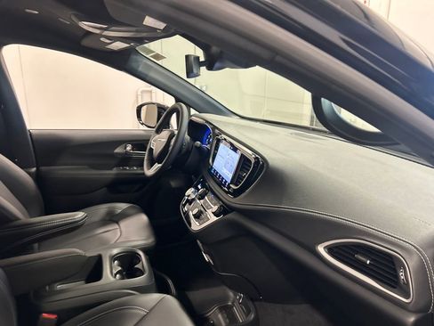 New 2026 Chrysler Pacifica Select image 34