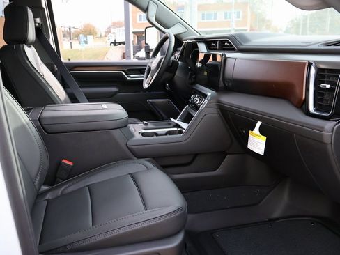 New 2026 GMC Sierra 3500 Denali w/ Denali Reserve Package image 7