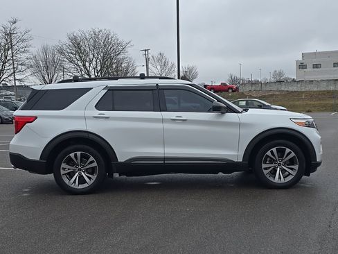 Used 2021 Ford Explorer XLT w/ Equipment Group 202A image 11