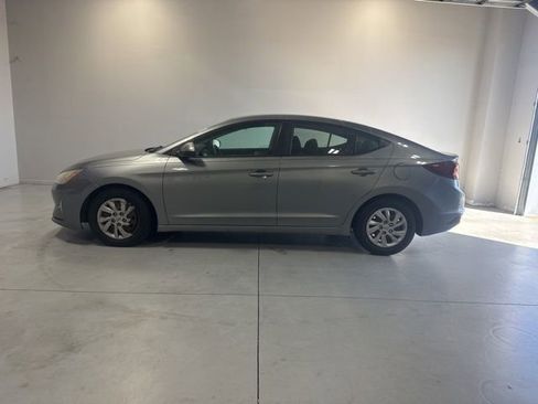Used 2019 Hyundai Elantra SE image 10