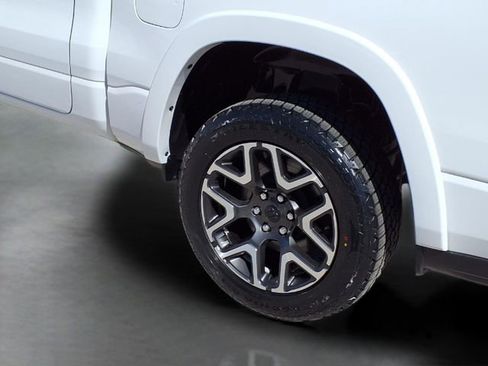 Used 2025 RAM 1500 Laramie AWD/4WD image 18
