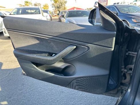 Used 2018 Tesla Model 3 Performance image 9