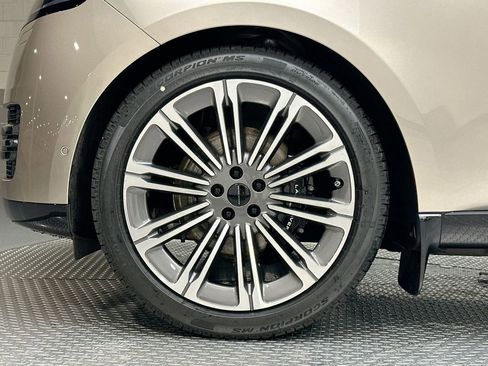 New 2026 Land Rover Range Rover SE image 13