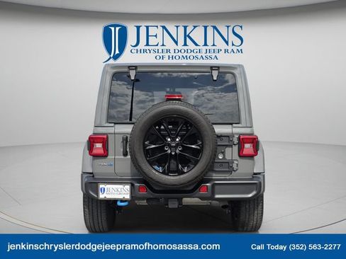 Used 2023 Jeep Wrangler Unlimited Sahara w/ Dual Top Group AWD/4WD image 6