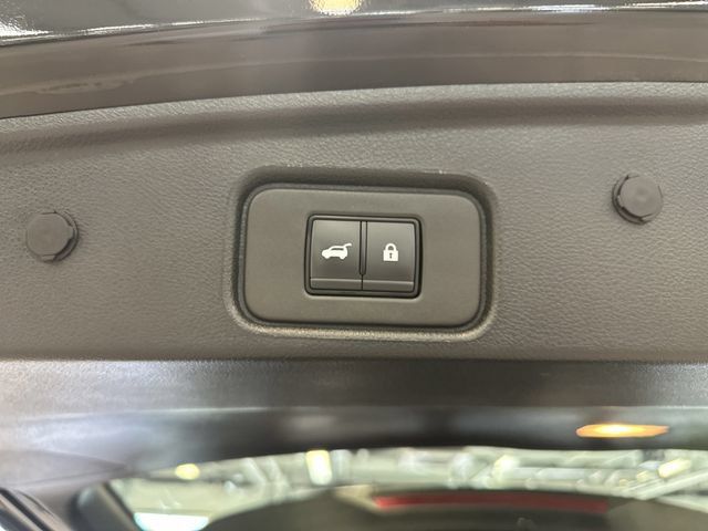 Used 2025 Nissan Pathfinder SL AWD/4WD image 30