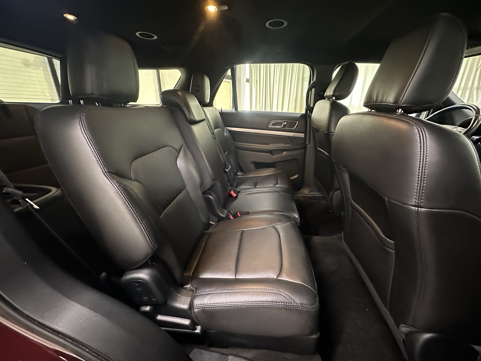 Used 2018 Ford Explorer XLT w/ Equipment Group 202A AWD/4WD image 15