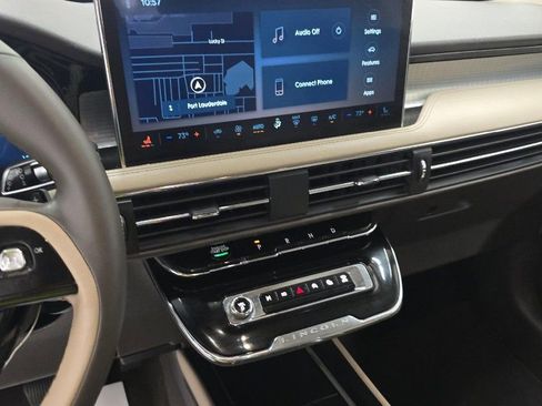 Used 2023 Lincoln Corsair FWD image 9