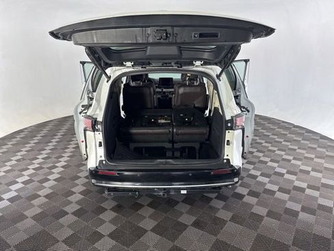 Used 2021 Toyota Sienna Platinum AWD/4WD image 17