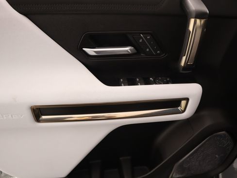 Used 2025 GMC Hummer EV 2X image 16