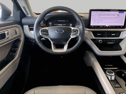 Used 2025 Ford Explorer Active w/ Active Comfort Package AWD/4WD image 6