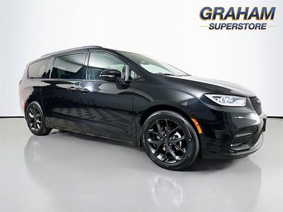 Used 2025 Chrysler Pacifica Limited