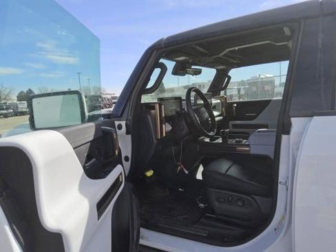 Used 2025 GMC Hummer EV 2X image 4