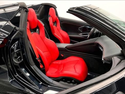 Used 2024 Chevrolet Corvette Stingray Premium Conv w/ Z51 Performance Package RWD image 8