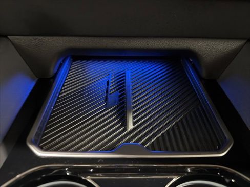 Used 2024 BMW 530i xDrive w/ Premium Package image 37