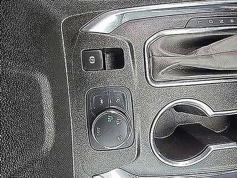 Used 2023 Chevrolet Traverse LT image 33