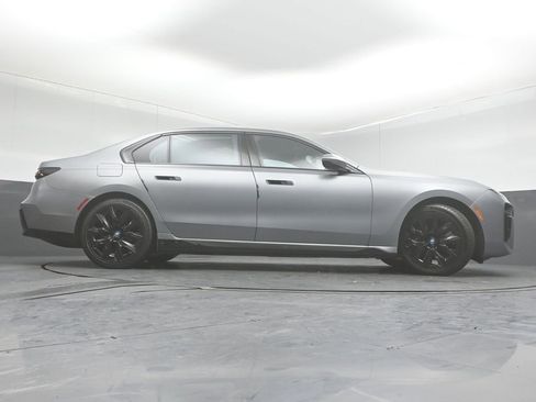 Used 2023 BMW i7 xDrive60 image 22