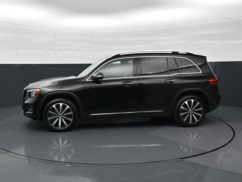 Used 2022 Mercedes-Benz GLB 250 image 2