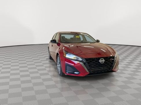 Certified 2024 Nissan Altima 2.0 SR image 3