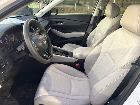 New 2025 Honda Accord SE image 18