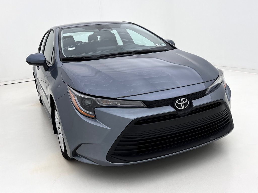 Used 2025 Toyota Corolla LE FWD image 3