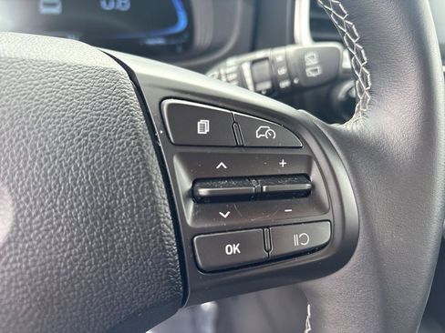 Certified 2024 Hyundai Venue SEL FWD image 16