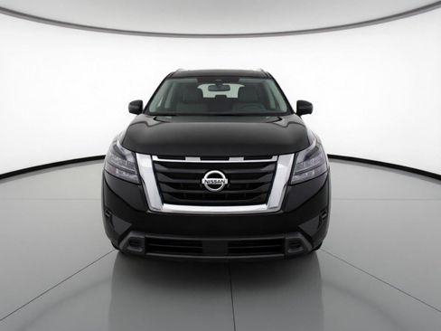 Used 2025 Nissan Pathfinder SV image 2