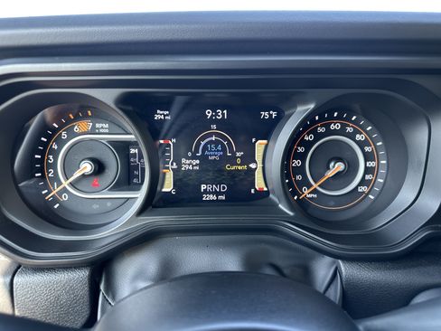 Used 2025 Jeep Wrangler Unlimited Rubicon AWD/4WD image 16