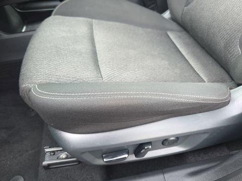 Used 2025 Nissan Rogue SV AWD/4WD image 28