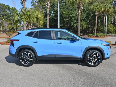 Used 2024 Chevrolet Trax RS w/ Driver Confidence Package image 2