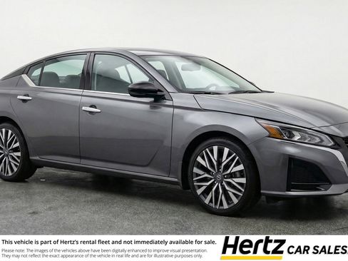 Used 2025 Nissan Altima 2.5 SV image 1