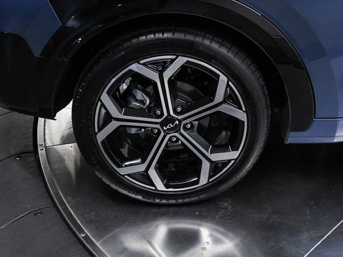 Used 2023 Kia Niro SX Touring image 8