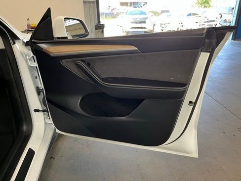 Used 2024 Tesla Model Y Long Range AWD/4WD image 12