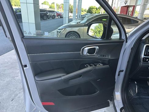 Used 2023 Kia Sorento SX AWD/4WD image 30