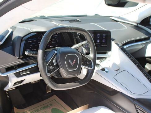 Used 2021 Chevrolet Corvette Stingray Premium Conv w/ Z51 Performance Package RWD image 30