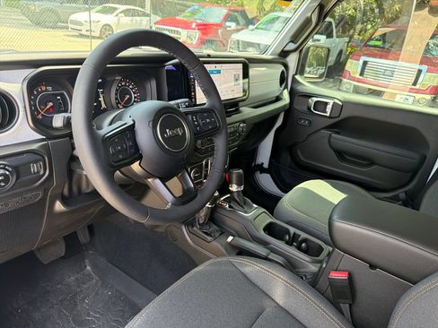 Used 2026 Jeep Gladiator Sport AWD/4WD image 6