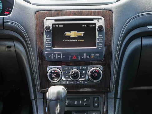 Used 2017 Chevrolet Traverse Premier FWD image 3