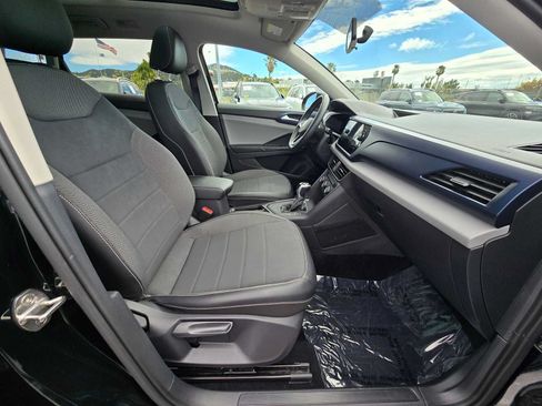 Used 2022 Volkswagen Taos SE FWD image 11